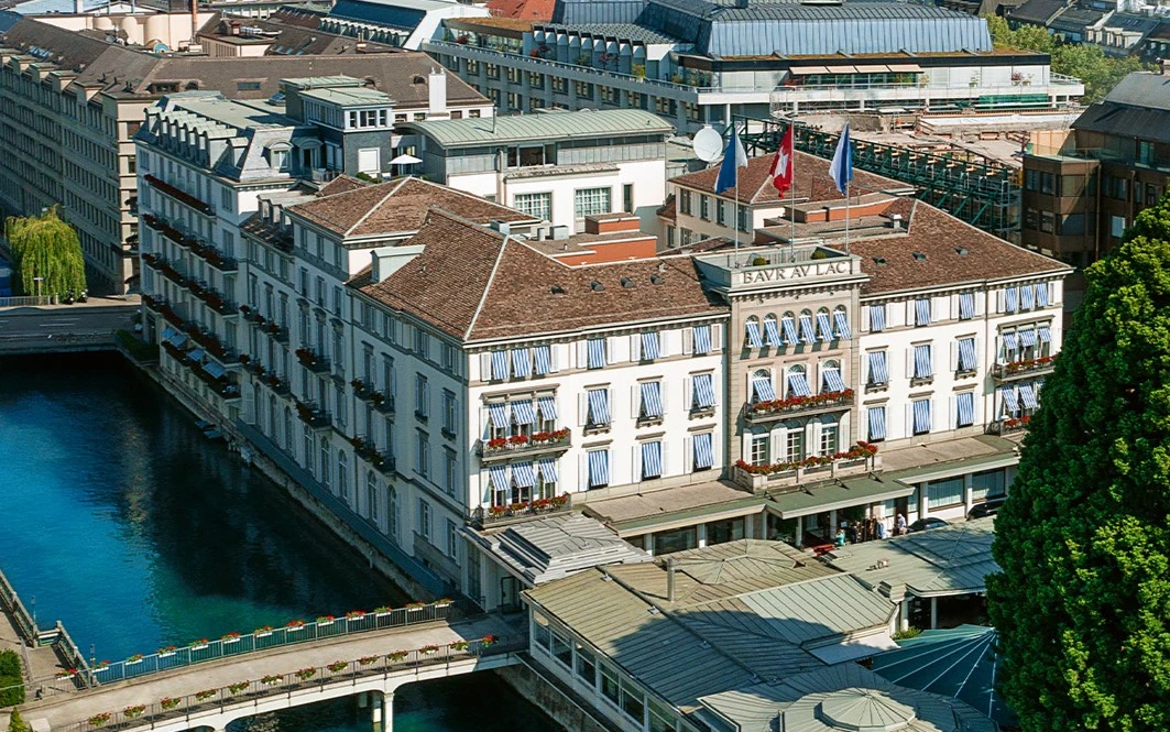 Elevated exterior view of Baur au Lac with its name, the Schanzengraben and central Zurich